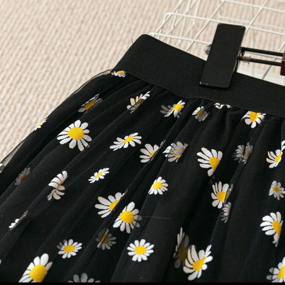 🌼 PLUS Tulle Skirt 🌼 - Picture 3 of 4